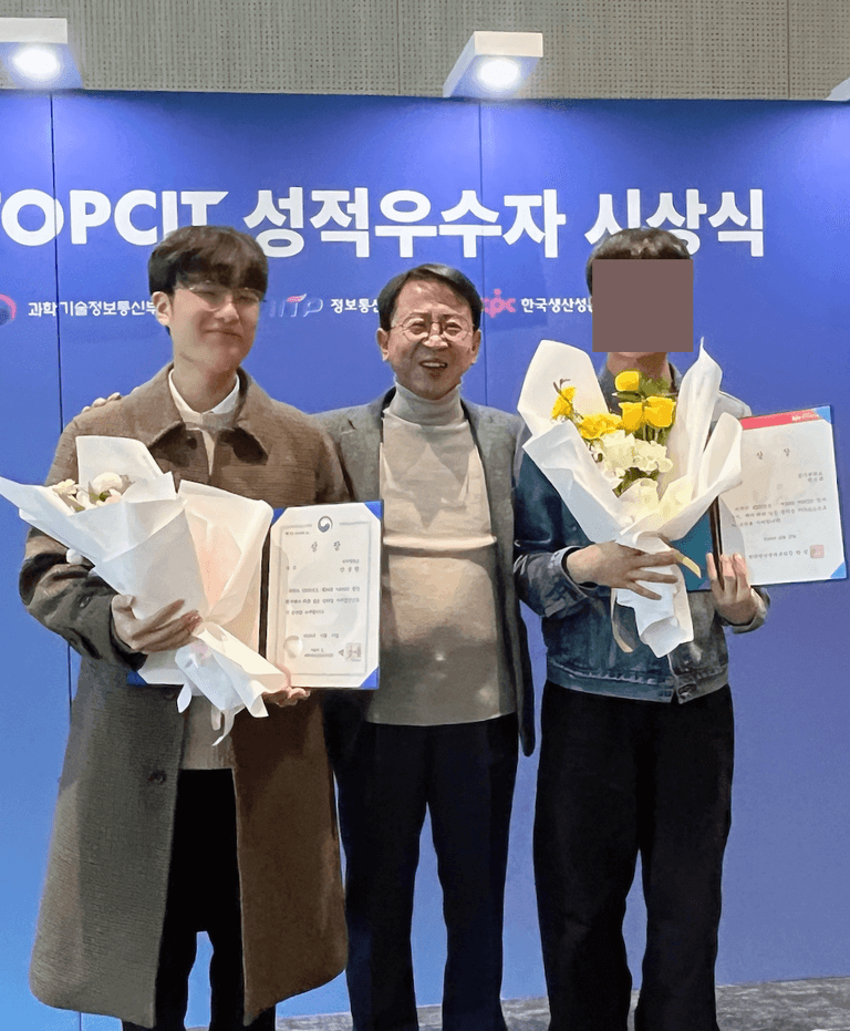 나, 교수님, 후배님